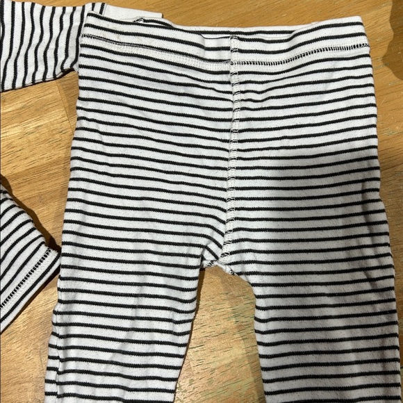 Girls 12-18 Months PJS - Has Wear - Picture 4 of 6